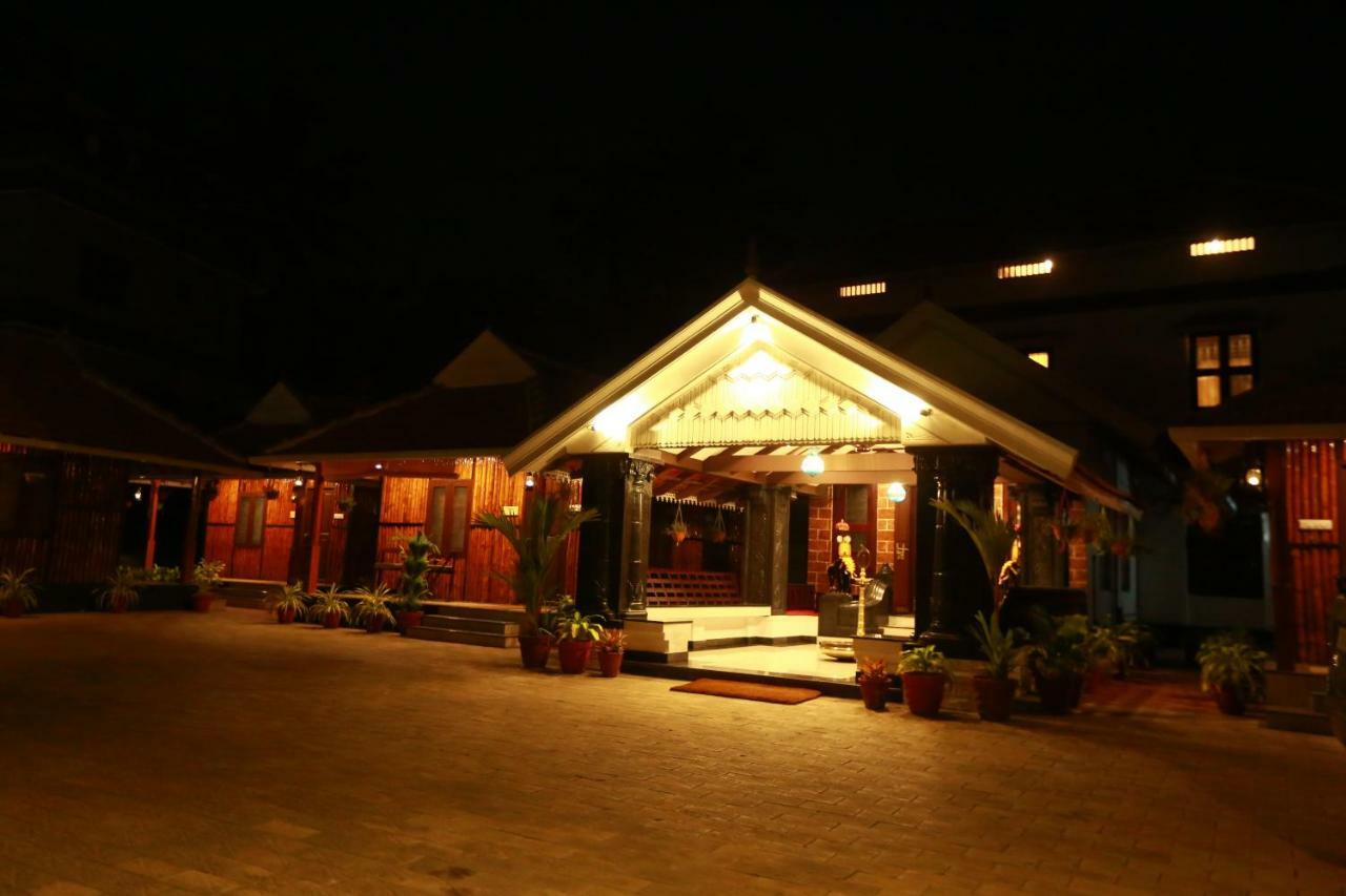 Guruvayur Heritage By Nexstay Guruvāyūr Exterior foto